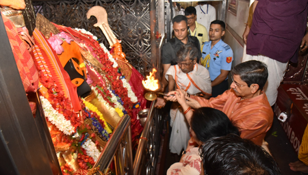 राज्यपाल आरएन रवि ने कालीघाट मंदिर में की पूजा, बंगाल की खुशहाली की कामना