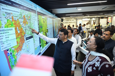 नासिक में बादल फटने की आशंका, सीएम फडणवीस ने किया आगाह-मुंबई के निचले इलाकों में आ सकती है बाढ़