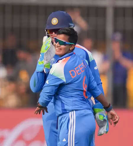 आईसीसी रैंकिंग: दीप्ति शर्मा बनी नंबर वन टी20 गेंदबाज, मंधाना को एक स्थान का नुकसान