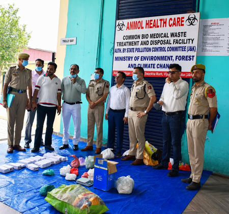 जम्मू-कश्मीर: रियासी पुलिस ने जब्त 8 किलोग्राम से अधिक मादक पदार्थों को नष्ट किया
