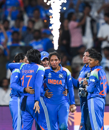 टी20 वर्ल्ड कप फाइनल: भारतीय महिला टीम ने बढ़ाया टीम इंडिया का हौसला