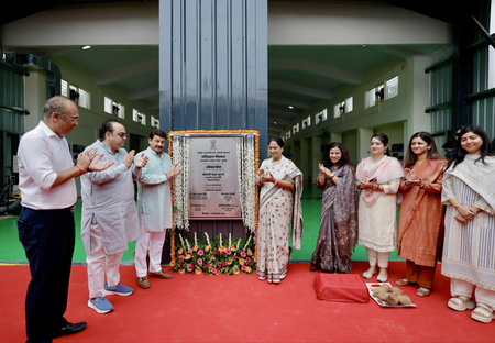 दिल्ली की मुख्यमंत्री रेखा गुप्ता ने बुराड़ी में वाहन फिटनेस जांच केंद्र का किया उद्घाटन