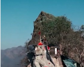 पहाड़ों की गोद में बसा मां पूर्णागिरि का दरबार, चैत्र मेले में उमड़ता है भक्तों का सैलाब