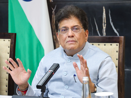 वाणिज्य मंत्री पीयूष गोयल ने ओमानी समकक्ष से फोन पर बातचीत की, द्विपक्षीय व्यापार और निवेश बढ़ाने पर चर्चा हुई