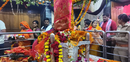 मां अलोपशंकरी के दरबार में उमड़ा आस्था का सैलाब, मंगला आरती के बाद शुरू हुआ दर्शन-पूजन