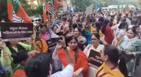 कांग्रेस मुख्यालय के बाहर भाजपा महिला मोर्चा का प्रदर्शन, राहुल-प्रियंका पर महिला पुलिसकर्मियों से दुर्व्यवहार का आरोप