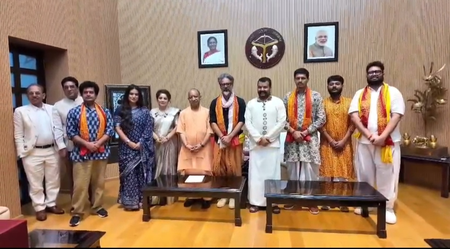 मुख्यमंत्री योगी से मिली ‘हनुमान अंश’ की टीम, गुरु गोरक्षनाथ के प्रसंग पर हुई चर्चा