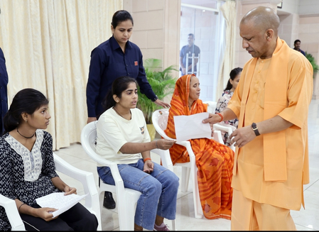 अपराधियों के लिए यूपी में जगह नहीं, करें सख्त कार्रवाई: मुख्यमंत्री