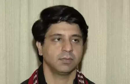 शहजाद पूनावाला का विपक्ष से सवाल, जनता सत्ता में नहीं लाएगी तो आप संविधान विरोधी बन जाएंगे?