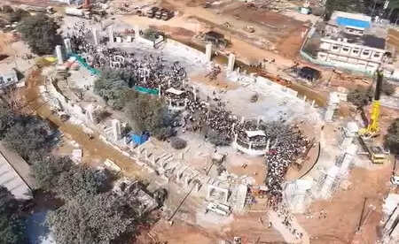 मुलुगु : मुख्य मेले से पहले ही मेदाराम मंदिर में भक्तों का सैलाब, 200 पुलिसकर्मियों ने संभाली व्यवस्था