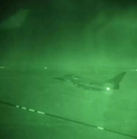 ब्रिटेन-फ्रांस ने सीरिया में की एयर स्‍ट्राइक, बमों से उड़ाया आतंकियों का भूमिगत हथियार डिपो