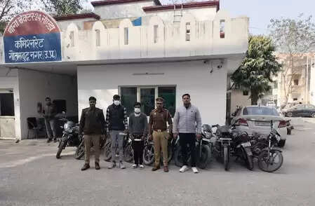 नोएडा में वाहन चोर गिरोह का भंडाफोड़, चोरी की 11 बाइक बरामद