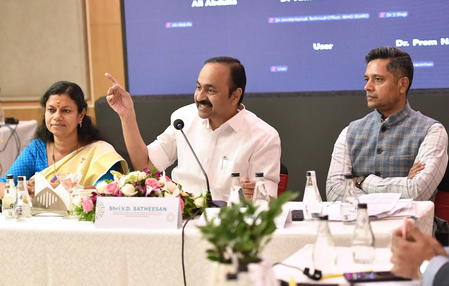 केरल सरकार बिजली संकट से निपटने के लिए फ्लोटिंग सोलर और स्टोरेज विकल्पों पर करेगी विचार
