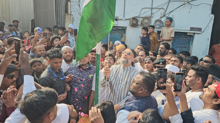 हैदराबाद: गणतंत्र दिवस पर असदुद्दीन ओवैसी ने राष्ट्रीय ध्वज फहराया