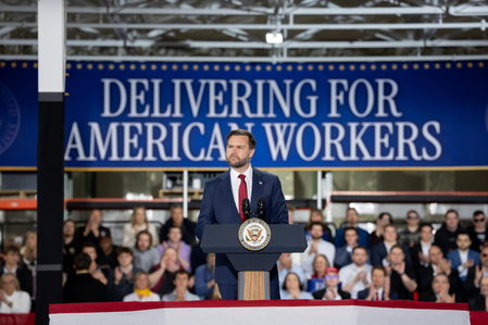 जेडी वेंस ने रोजगार बढ़ाने के प्रयासों को व्यापार से जोड़ा, ईंधन की कीमतों में वृद्धि को 'अस्थायी उतार-चढ़ाव' बताया