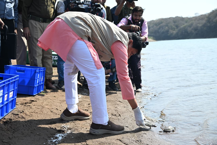 मध्य प्रदेश: वन्यजीव संरक्षण का बड़ा कदम, सीएम मोहन यादव ने कूनो नदी में 10 घड़ियाल और कछुए छोड़े