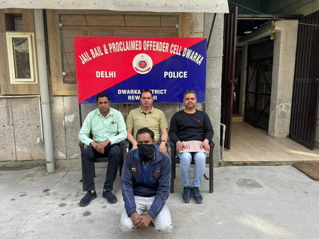 द्वारका पुलिस ने दो शराब तस्करों को किया गिरफ्तार, काफी समय से चल रहे थे फरार