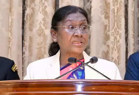 राष्ट्रपति द्रौपदी मुर्मू ने गुरु गोबिंद सिंह के प्रकाश पर्व पर शुभकामनाएं दीं, उन्हें 'विपत्तियों के बीच अनुग्रह का प्रतीक' बताया