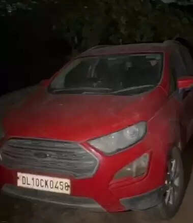 दिल्ली ब्लास्ट मामले में पुलिस को बड़ी सफलता, फरीदाबाद से संदिग्ध लाल कार बरामद