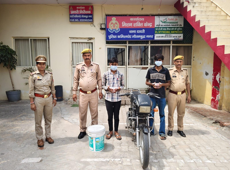 ग्रेटर नोएडा: चोरी करने वाले दो आरोपी गिरफ्तार, आभूषण-सिक्के और अवैध चाकू बरामद