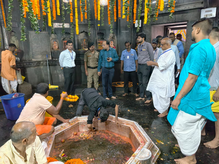 बिहार: गयाजी में पितृपक्ष मेला के पहले दिन देवघाट पर उमड़े श्रद्धालु, बारिश के बीच प्रशासन ने संभाली व्यवस्था