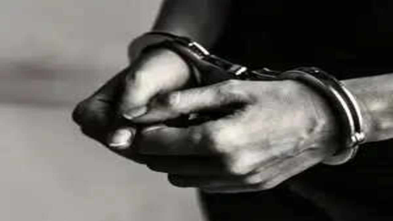 मुंबई: मानखुर्द पुलिस ने एटीएम कार्ड बदलकर धोखाधड़ी करने वाले दो आरोपियों को किया गिरफ्तार