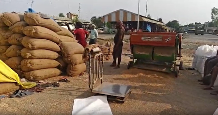 यूपी के किसानों को राहत: गेहूं खरीद के नियमों में ढील, बिना रजिस्ट्रेशन के सरकारी केंद्रों पर बेच सकेंगे