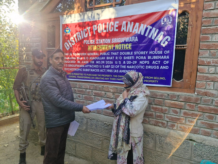 जम्मू-कश्मीर: अनंतनाग पुलिस ने एनडीपीएस एक्ट के तहत 2.5 करोड़ की दो आवासीय संपत्तियों को किया जब्त