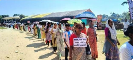 झारखंडः खूंटी जिला मुख्यालय में स्कूल प्राचार्य पर जानलेवा हमले के विरोध में निकाला मौन जुलूस, आरोपियों पर कार्रवाई की मांग