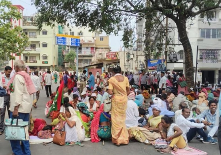 रांची में सीएम आवास घेरने निकले 'झारखंड आंदोलनकारियों' को पुलिस ने रोका, विरोध में भूख हड़ताल पर बैठे लोग