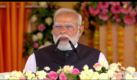 सपा परिवारवाद-जातिवाद से ऊपर नहीं उठ सकती, यूपी को सतर्क रहना होगा : पीएम मोदी