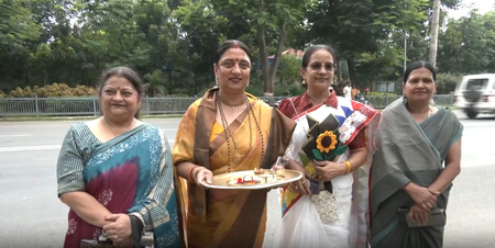 बिहार : सीएम सम्राट चौधरी को राखी बांधने पहुंची महिलाएं, सभी ने की प्रदेश के विकास की कामना