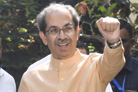 महाराष्ट्र : उद्धव ठाकरे ने हिंदी भाषा को अनिवार्य करने के विवाद पर सीएम फडणवीस पर पलटवार किया