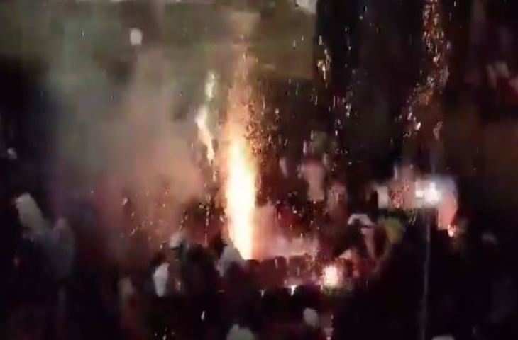 थिएटर में 'टाइगर 3' की स्क्रीनिंग के दौरान सलमान खान के प्रशंसकों ने पटाखे फोड़े, वीडियो वायरल
