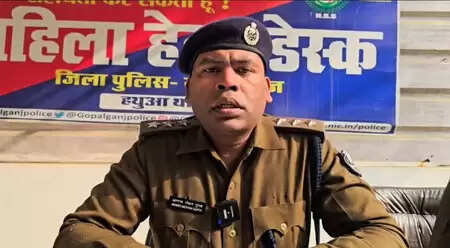 बिहार: गोपालगंज में विदेश भेजने के नाम पर ठगी करने वाला गिरफ्तार, 349 पासपोर्ट बरामद