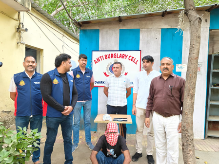 दिल्ली पुलिस ने चोरी के तीन फोन और चांदी के गहनों के साथ चोर को किया गिरफ्तार