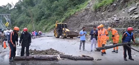 रुद्रप्रयाग में आपदा मॉक ड्रिल सफल, तीर्थयात्रियों की सुरक्षा के लिए प्रशासन ने जारी किए सख्त निर्देश