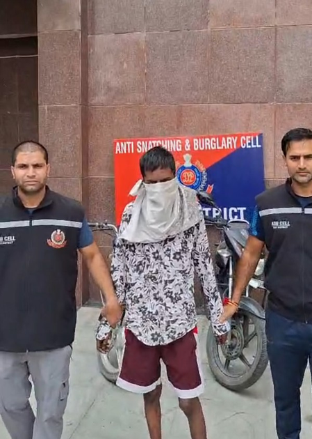 दिल्ली पुलिस की एएसबी सेल ने वाहन चोरी और स्नैचिंग के मामलों में दो आरोपियों को पकड़ा