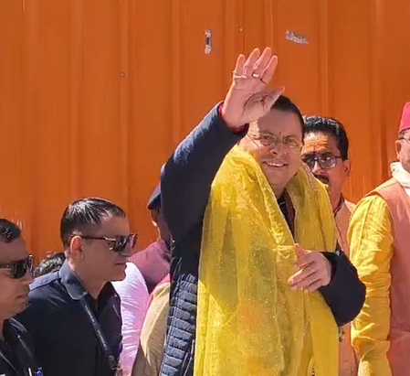 उत्तराखंड के सीएम धामी बद्रीनाथ धाम पहुंचे, मंदिर समिति ने किया जोरदार स्वागत