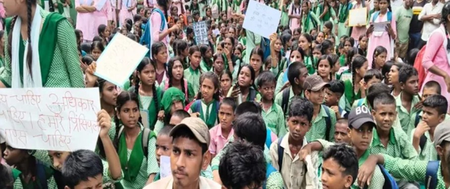 झारखंड में 10-12 साल के बच्चों का सात घंटे का आंदोलन, प्रधानाध्यापक का तबादला वापस हुआ तो थमा बवाल