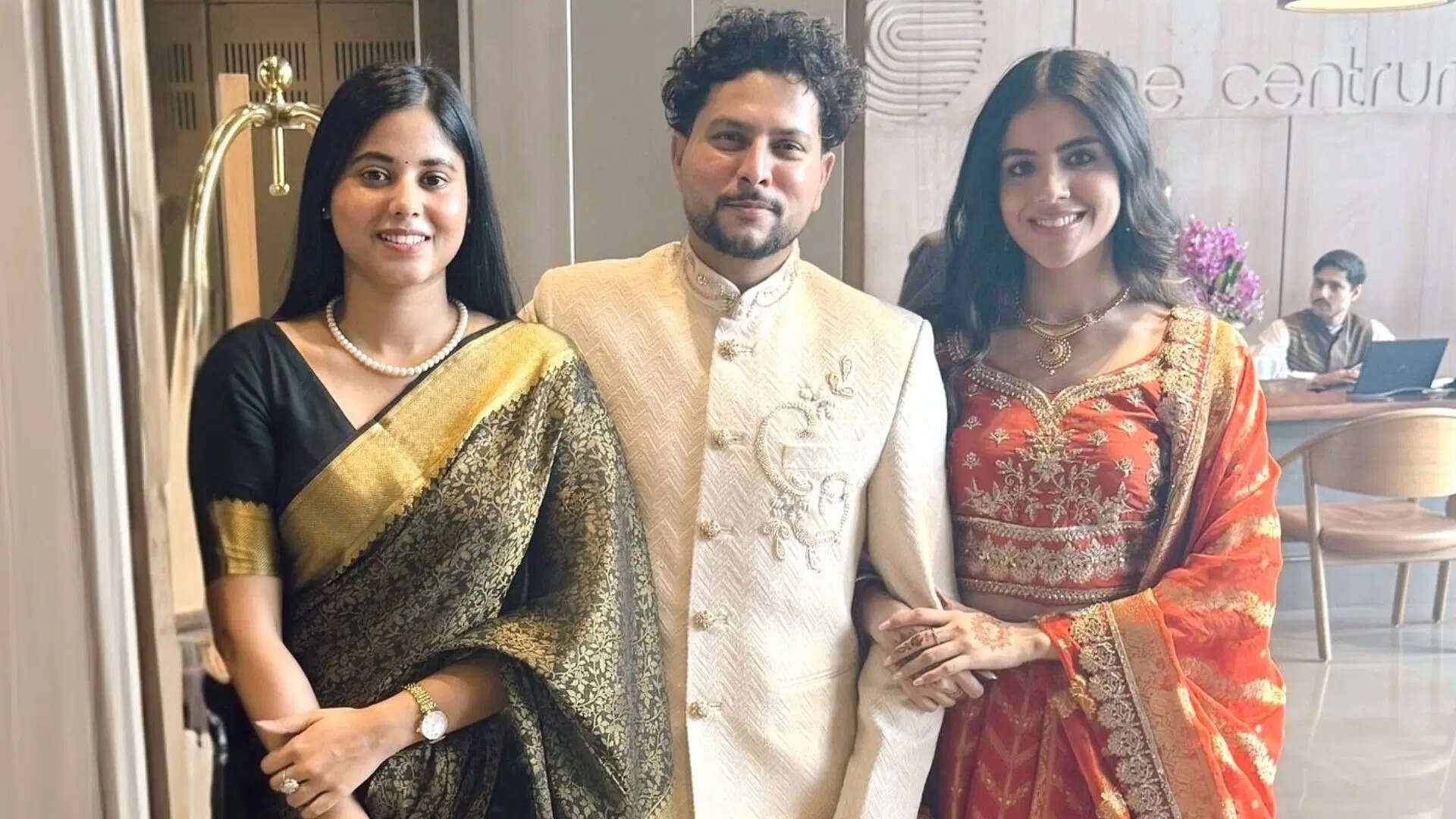 कुलदीप यादव की सगाई में अपनी होने वाली दुल्हनिया प्रिया सरोज के साथ रिंकू सिंह भी पहुंचे, दोनों की जोडी ने लूट ली सारी महफिल