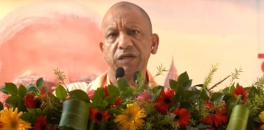 वाराणसी में सीएम योगी का सपा पर निशाना, बोले- 2017 से पहले हड़प लिया जाता था बाढ़ राहत का पैसा