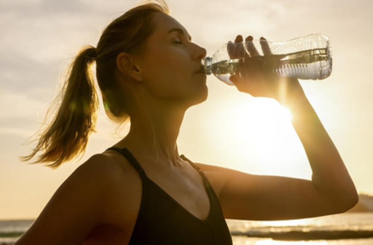 गर्मियों में शरीर में नहीं होने दें पानी की कमी, हाइड्रेट रखने के लिए करें इन फलों सेवन