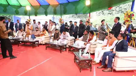 चिराग पासवान के दही-चूड़ा भोज में शामिल हुए भाजपा के दिग्गज