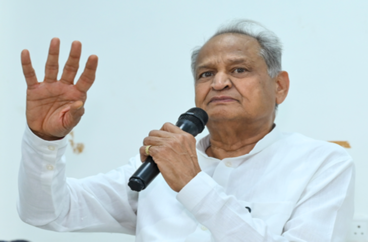 राजस्थान की स्वास्थ्य व्यवस्था पूरी तरह से ध्वस्त हो चुकी है: अशोक गहलोत
