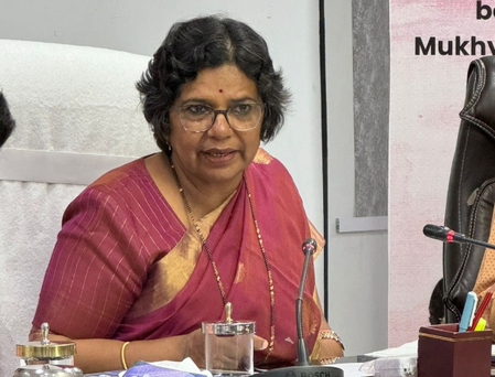 पुणे में सड़क किनारे प्रसव मामले पर राष्ट्रीय महिला आयोग सख्त, स्वत: संज्ञान लेकर 7 दिन में मांगी रिपोर्ट