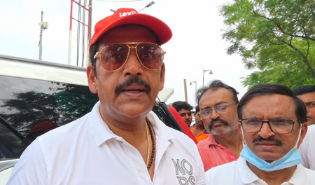 सीएम योगी के जन्मदिन से पहले रामगढ़ ताल में चला स्वच्छता अभियान, रविकिशन ने लोगों से की सफाई की अपील
