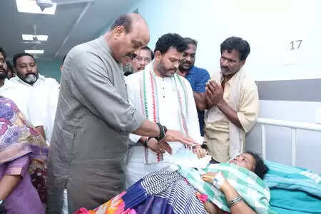 श्रीकाकुलम मंदिर भगदड़ : 11 घायलों का इलाज जारी, 15 को मिली छुट्टी