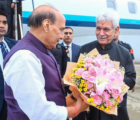 कारगिल विजय दिवस समारोह में शामिल होने श्रीनगर पहुंचे राजनाथ सिंह