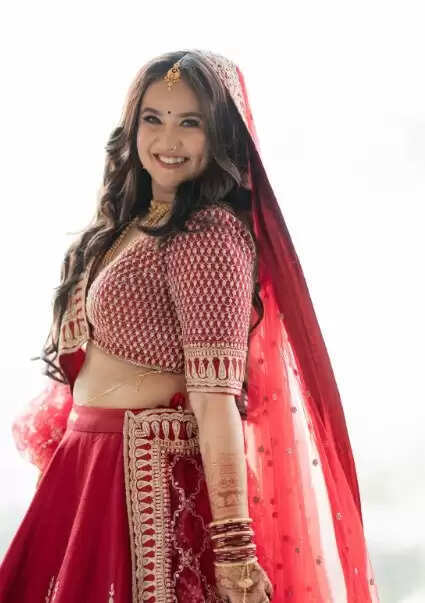 टीवी इंडस्ट्री की दो लोकप्रिय अभिनेत्रियों सारा खान और रूपल त्यागी ने रचाई शादी